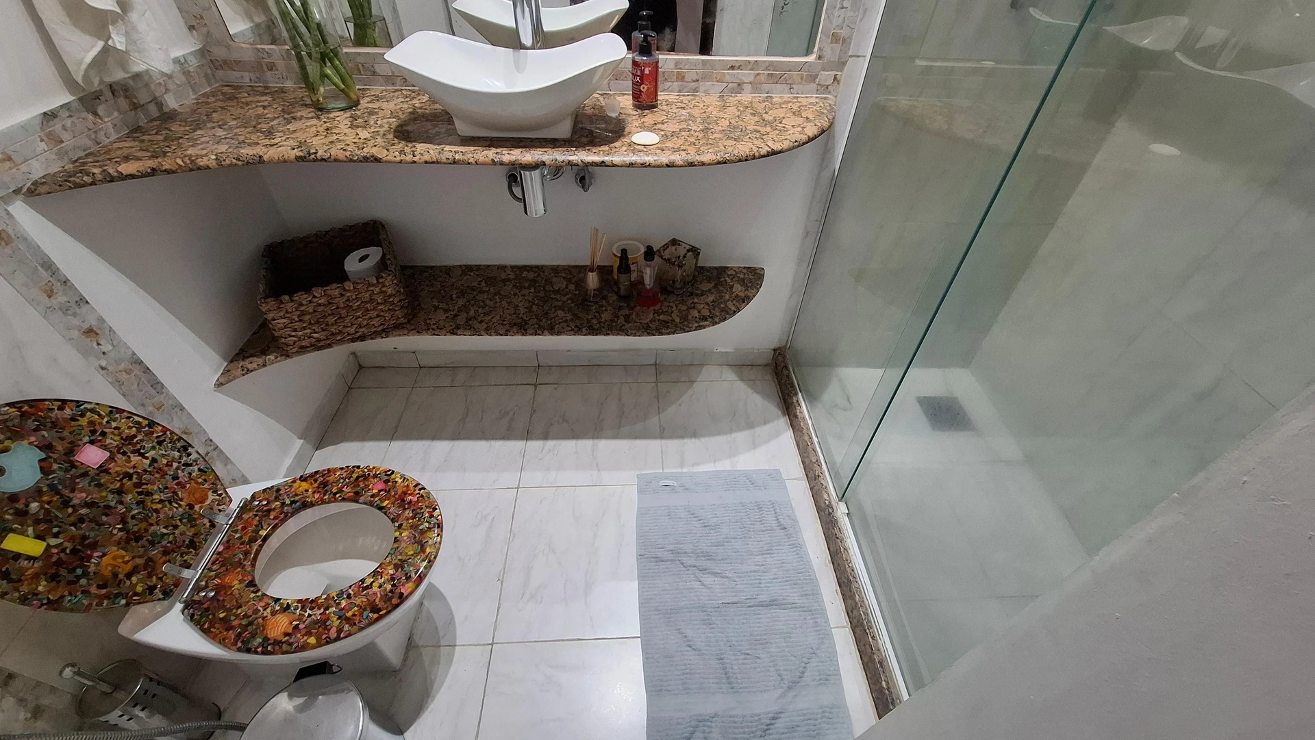 Furnished apartment, 110 m², with a glass-enclosed balcony — photo 14