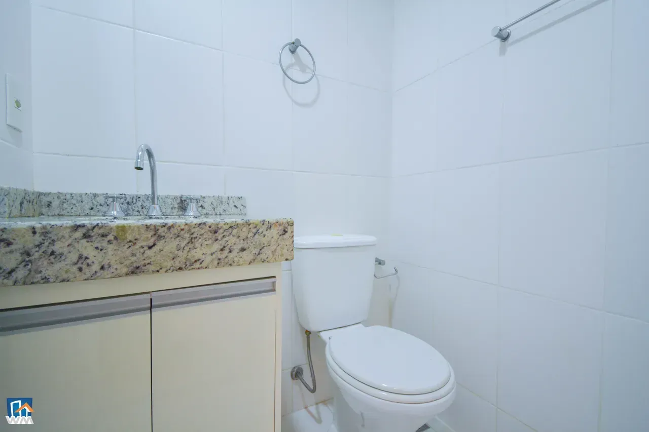 2-bedroom apartment with 1 bath and parking spot — photo 9