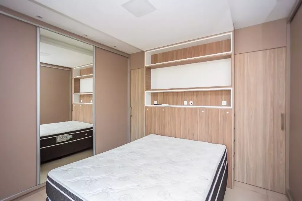 Furnished 1-bedroom apartment with an open kitchen — photo 13