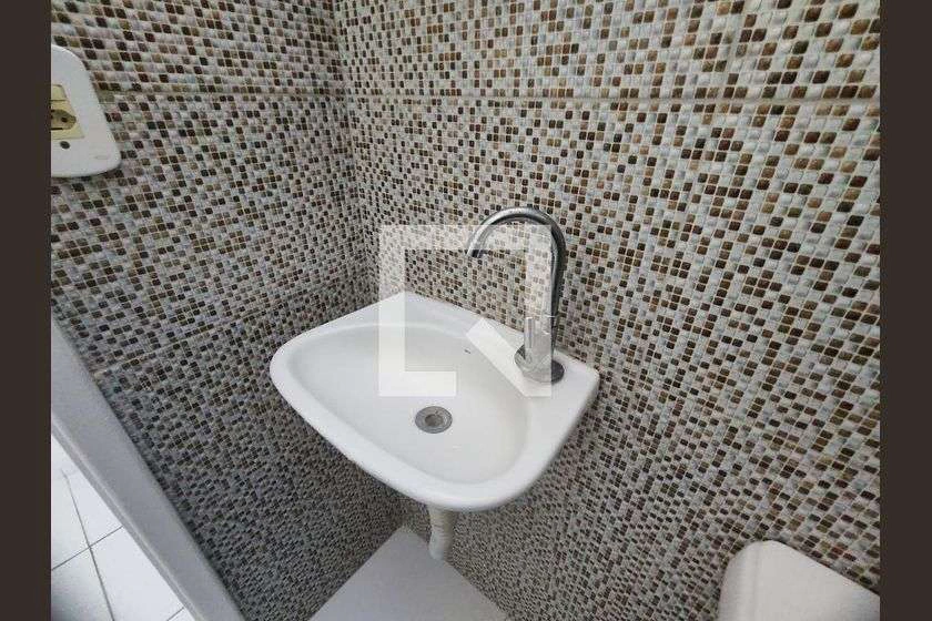 Apartamento de 1 dormitorio con balcón y cocina abierta — photo 8