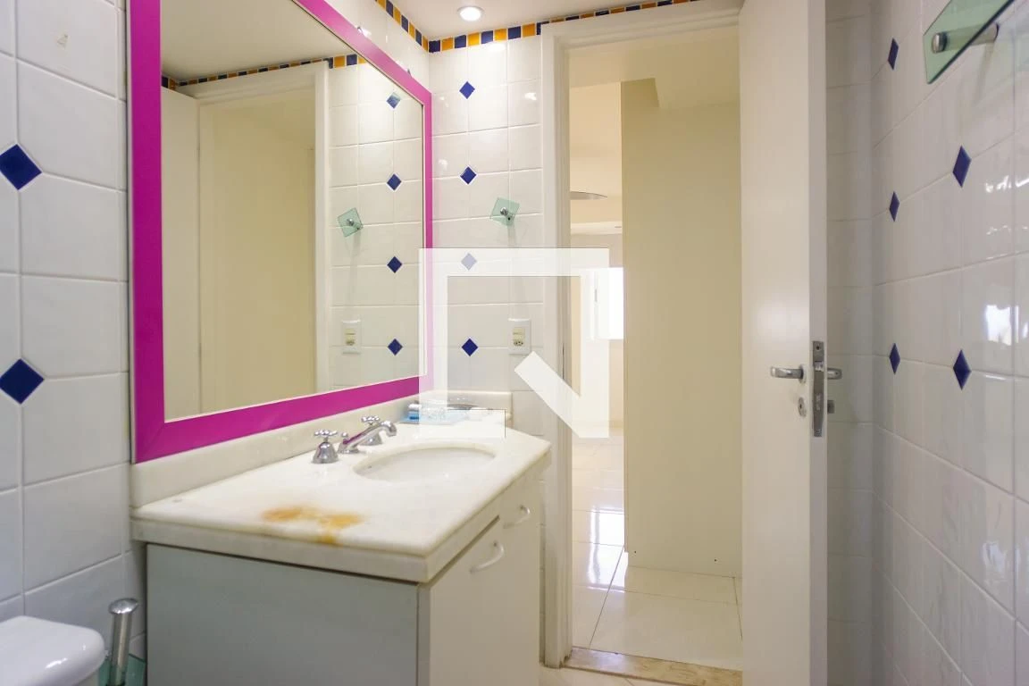 Apartamento sem mobília com 2 quartos e varanda fechada — photo 36