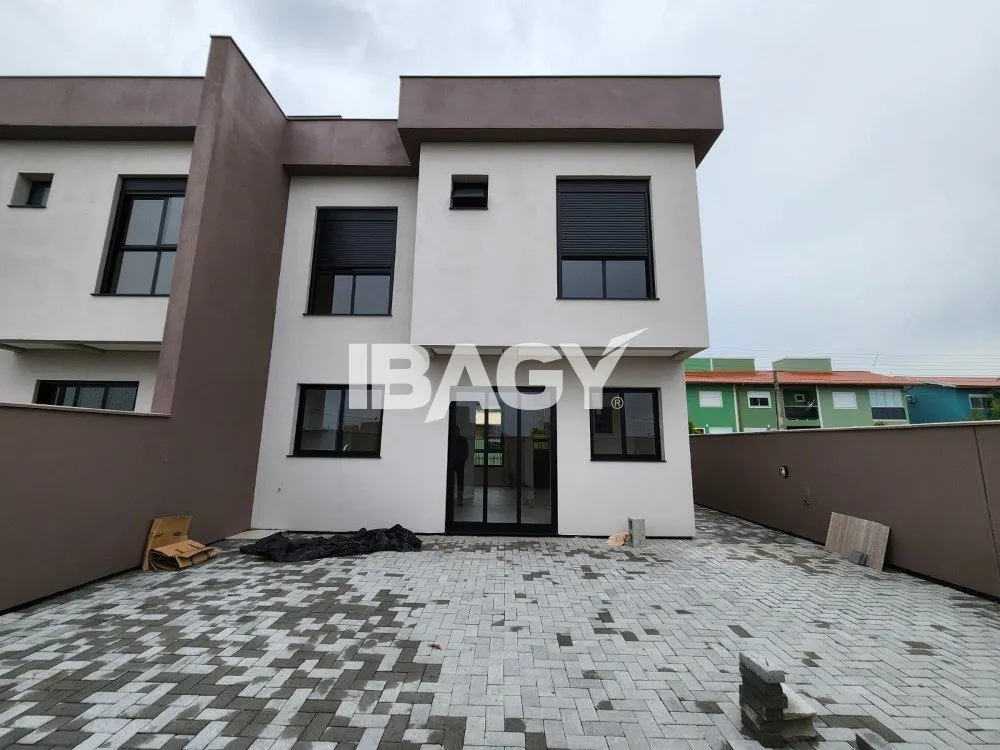 House with 3 bedrooms and an open-plan gas kitchen — photo 4