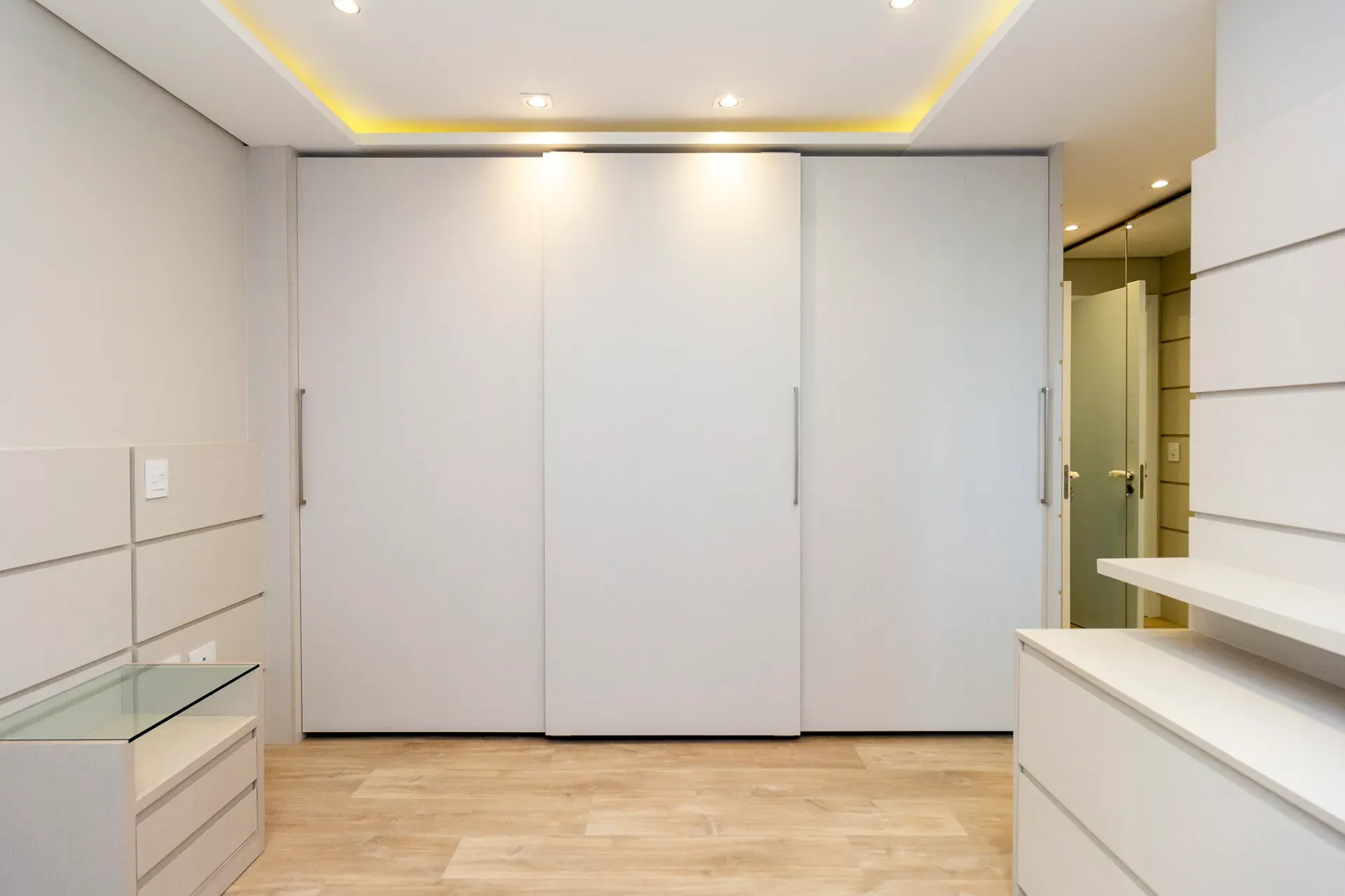 Unfurnished 4-bedroom apartment with 5 bathrooms — photo 65