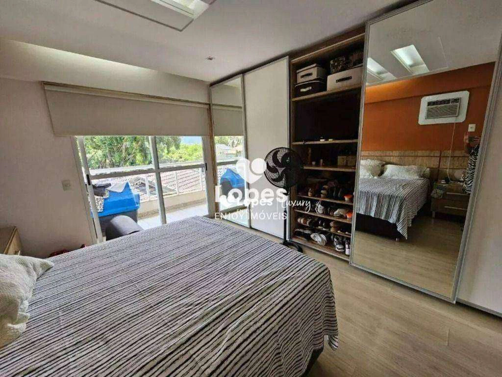 5-bedroom house with a glass-enclosed balcony — photo 4