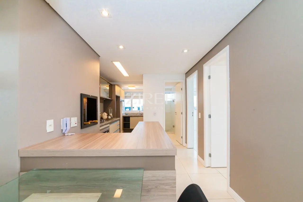 Glass-enclosed balcony in a 2-bedroom apartment, 57 m² — photo 4