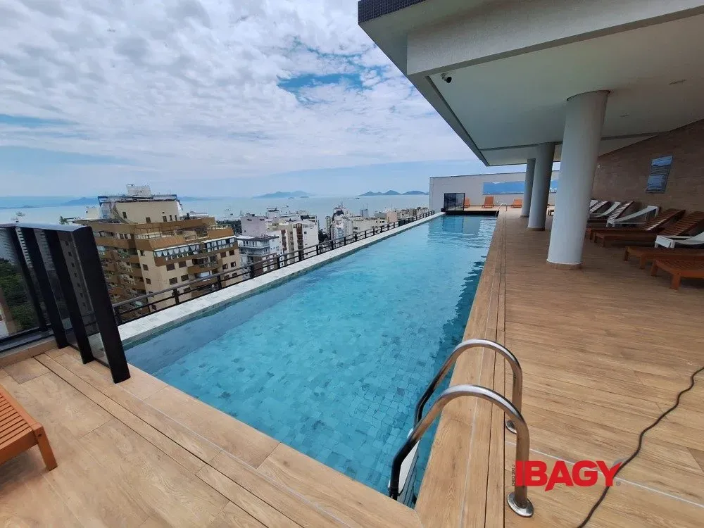 Furnished studio in a building with a pool — photo 2