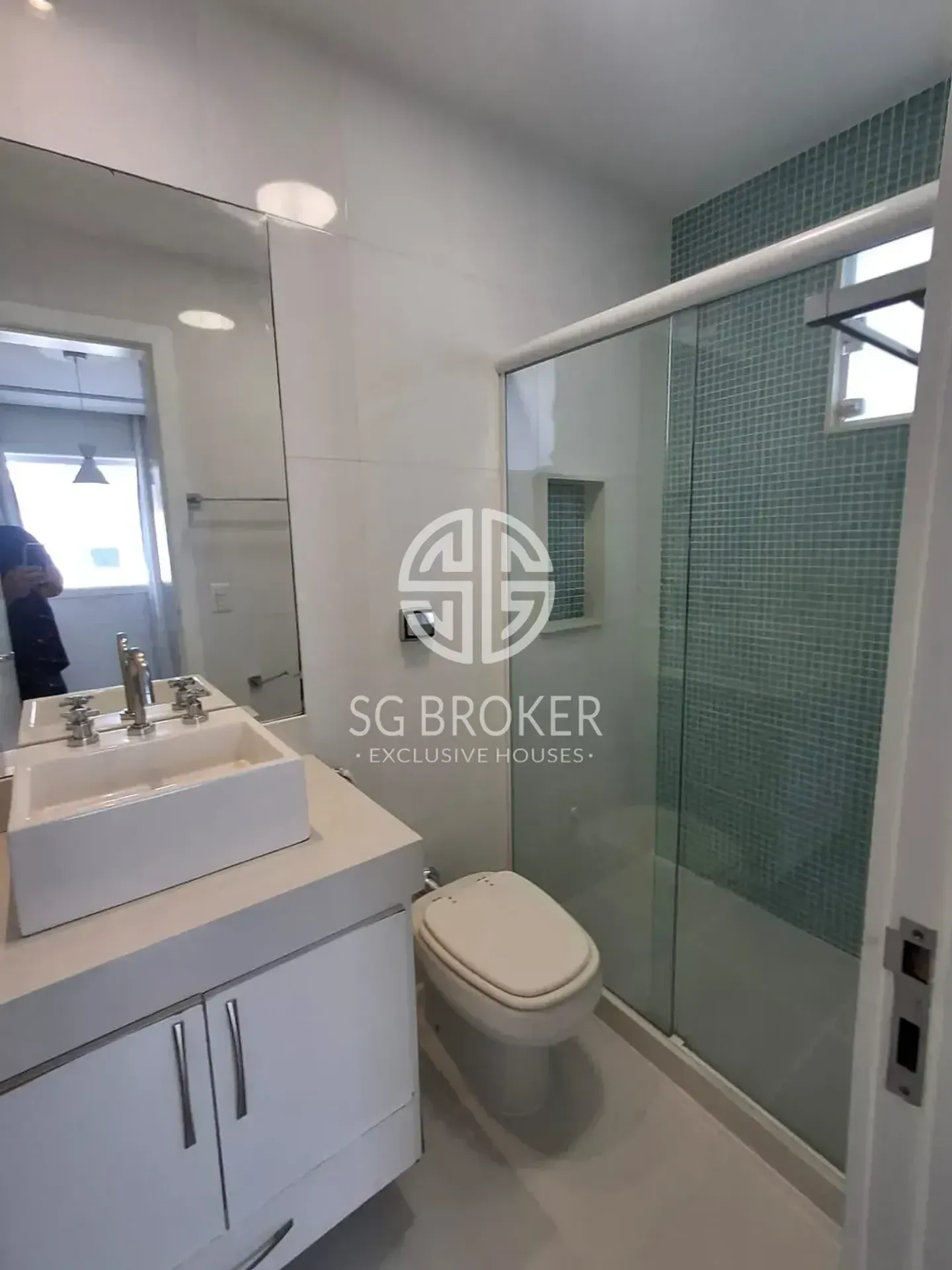Casa com 5 suítes e 5 banheiros, 330 m² — photo 44