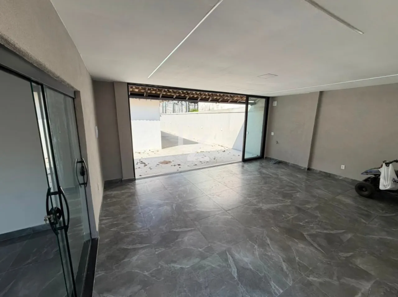 House with 4 bedrooms and 3 bathrooms, 3 parking spots — photo 8