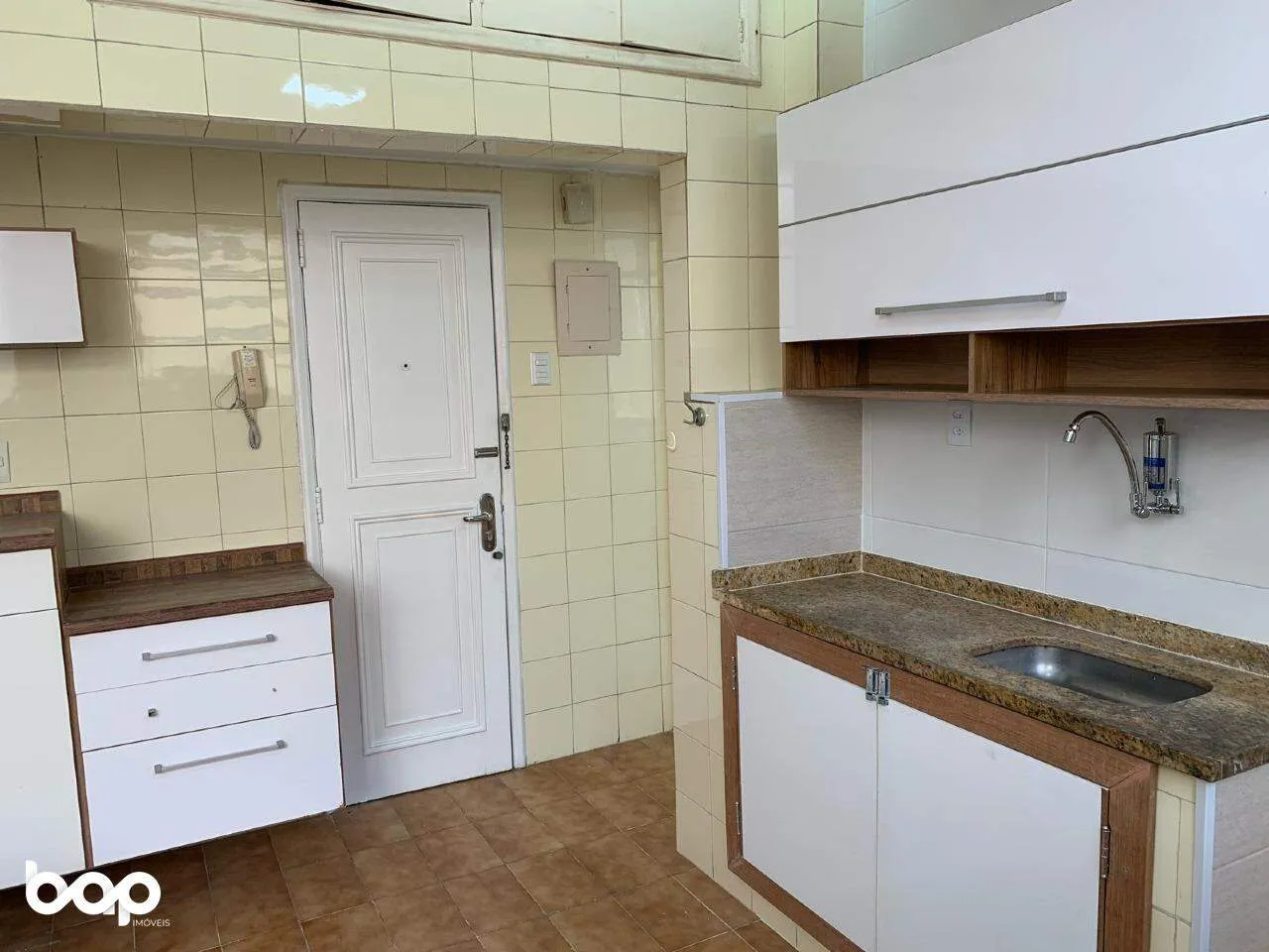 3-bedroom apartment with separate kitchen and stove — photo 13