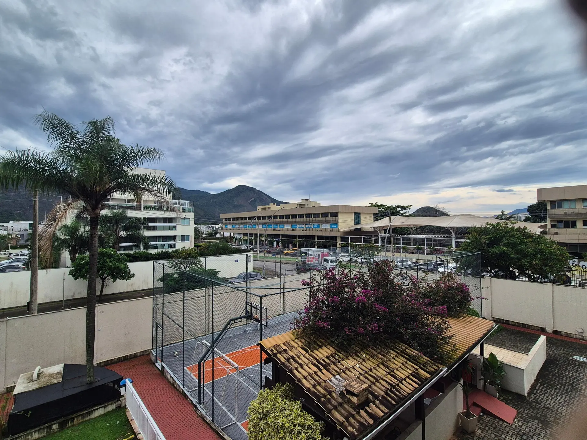 91 m² apartment with a home office and a mountain view — photo 11