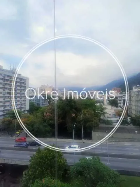 Unfurnished apartment with 2 bedrooms and 3 bathrooms — photo 33