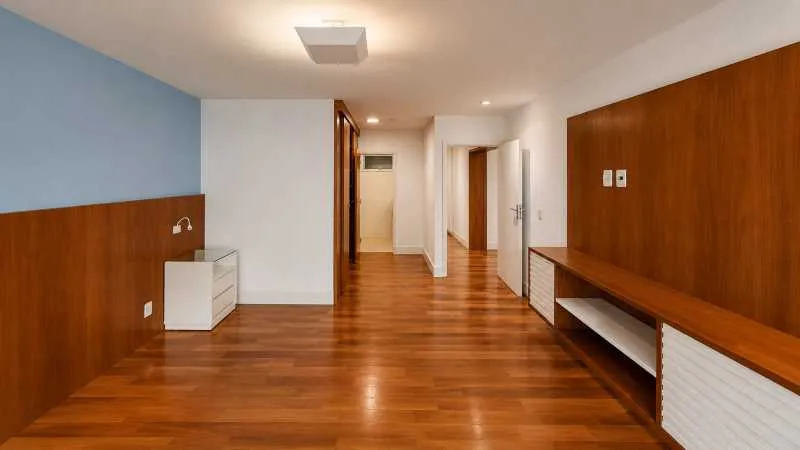 260 m² unfurnished apartment with balcony and 3 bedrooms — photo 17