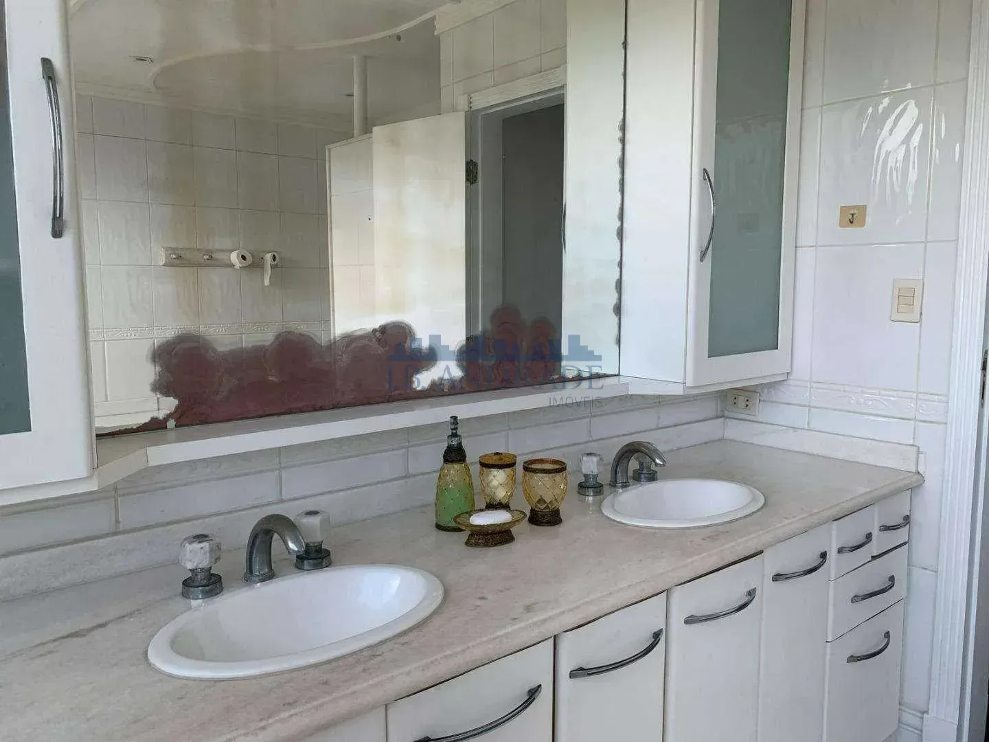 House with 6 en-suite bedrooms and 12 bathrooms — photo 33