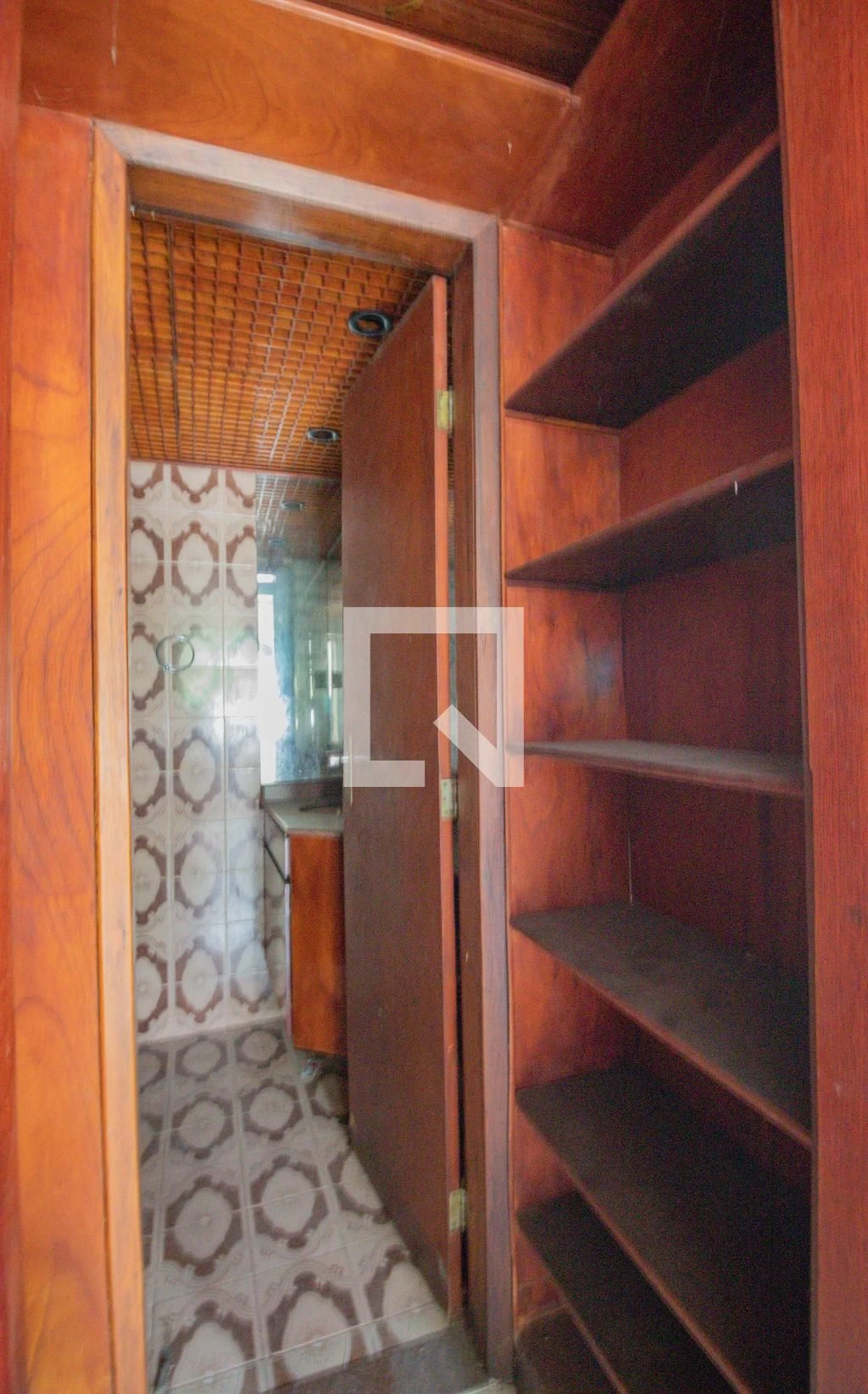 Casa com 4 quartos e 6 banheiros, com cozinha independente — photo 42