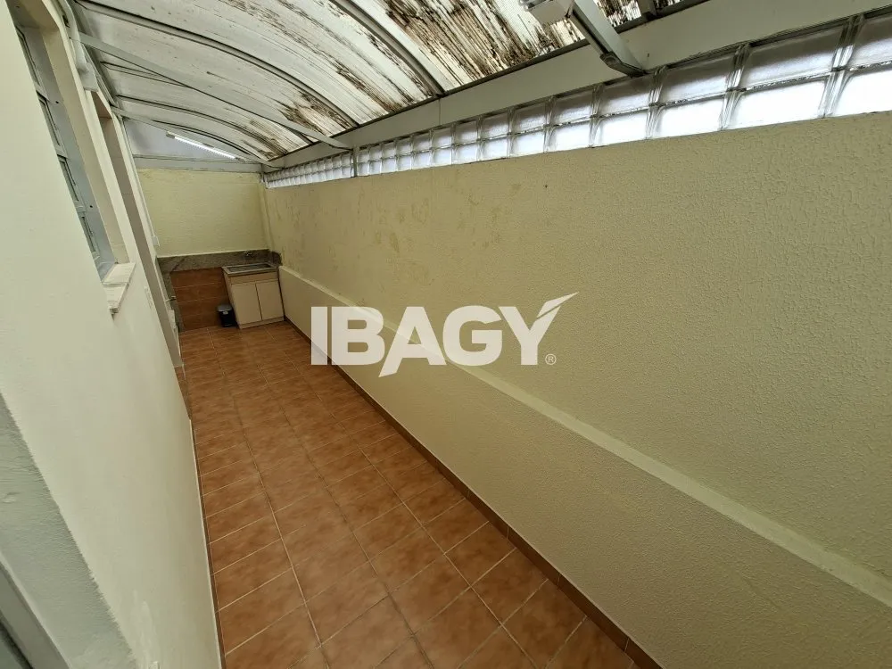Apartamento de 4 dormitorios con chimenea y 1 suite — photo 18