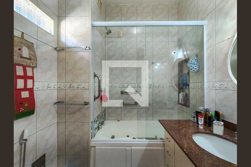 Glass-enclosed balcony in a 3-bedroom apartment, 107 m² — photo 17