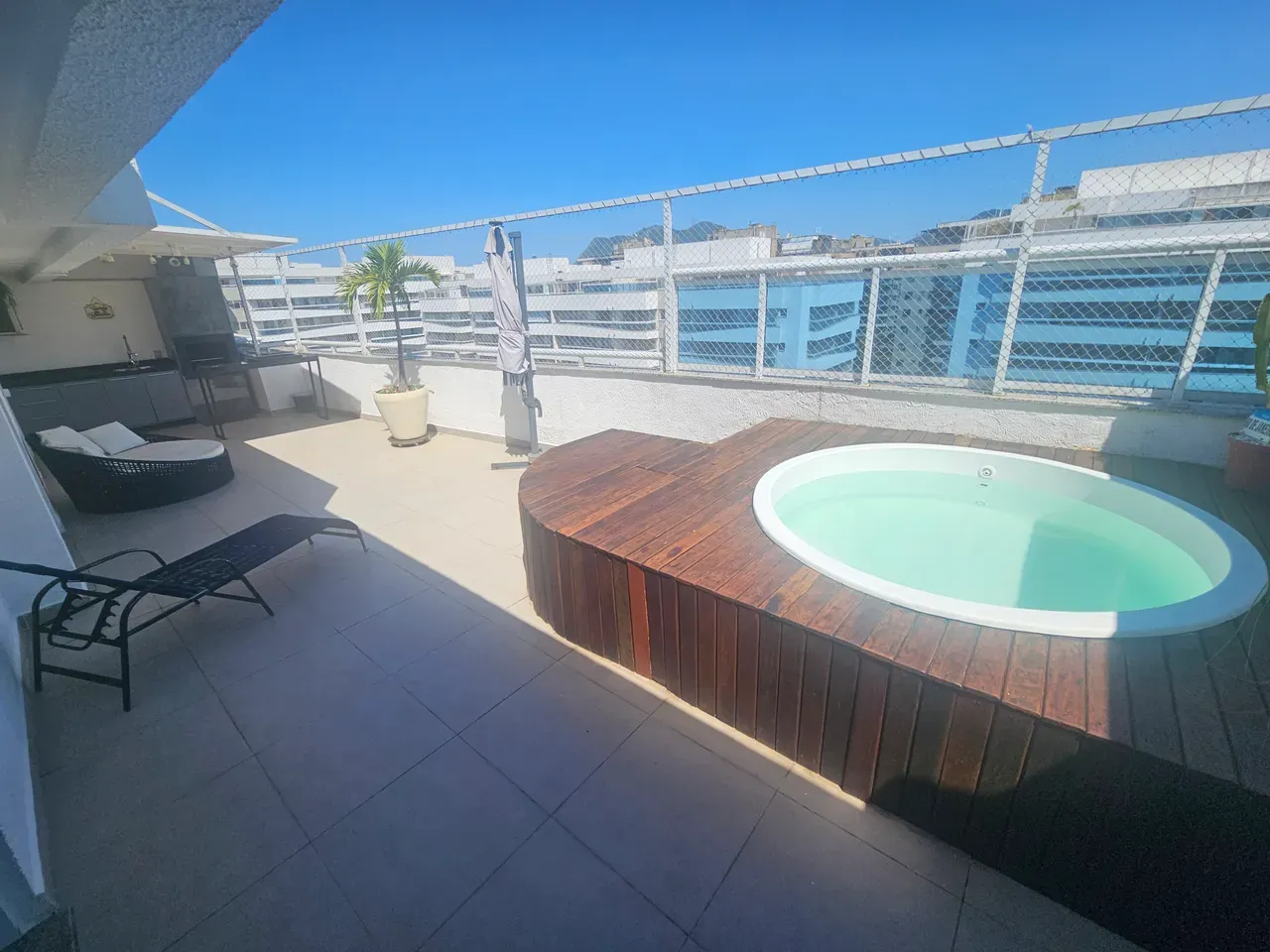 Apartamento com 5 quartos e 5 banheiros em 215 m² — photo 3