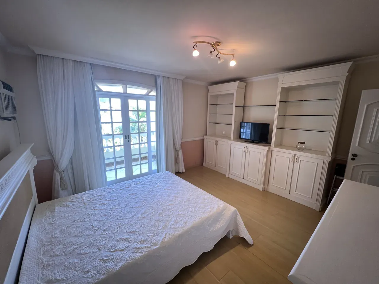 House with 4 suites and 5 parking spaces plus balcony BBQ — photo 22