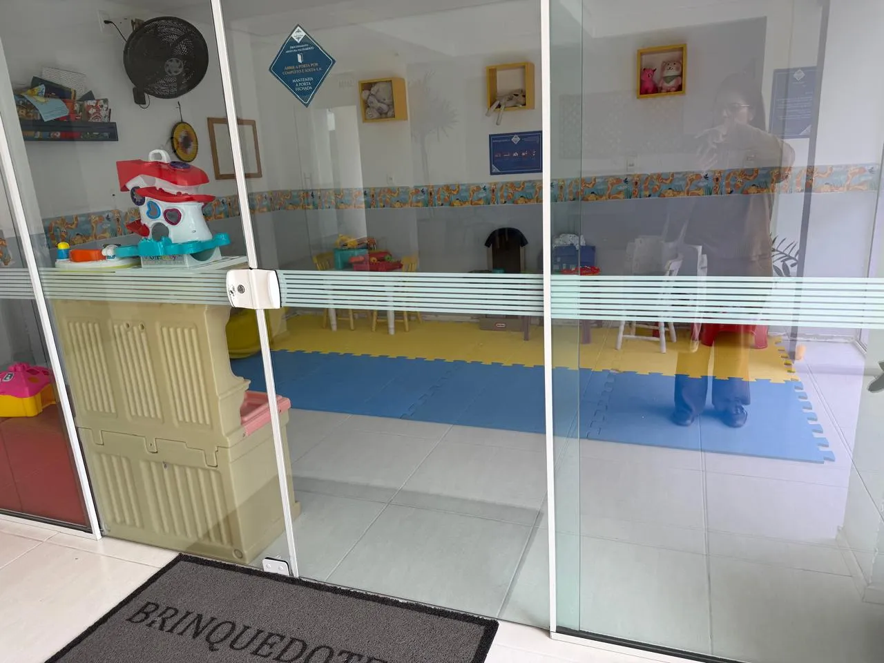 Apartamento amueblado de 2 dormitorios con parrilla en el balcón — photo 22