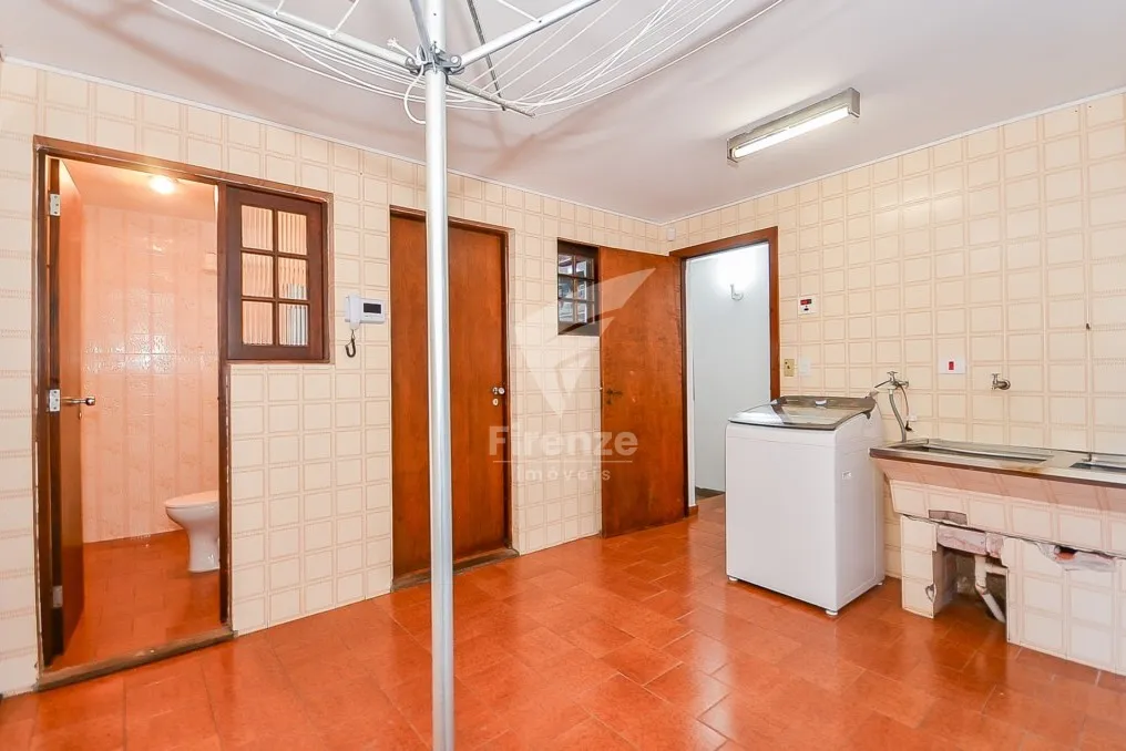 424 m² house with 3 en-suite bedrooms and 4 parking spots — photo 60