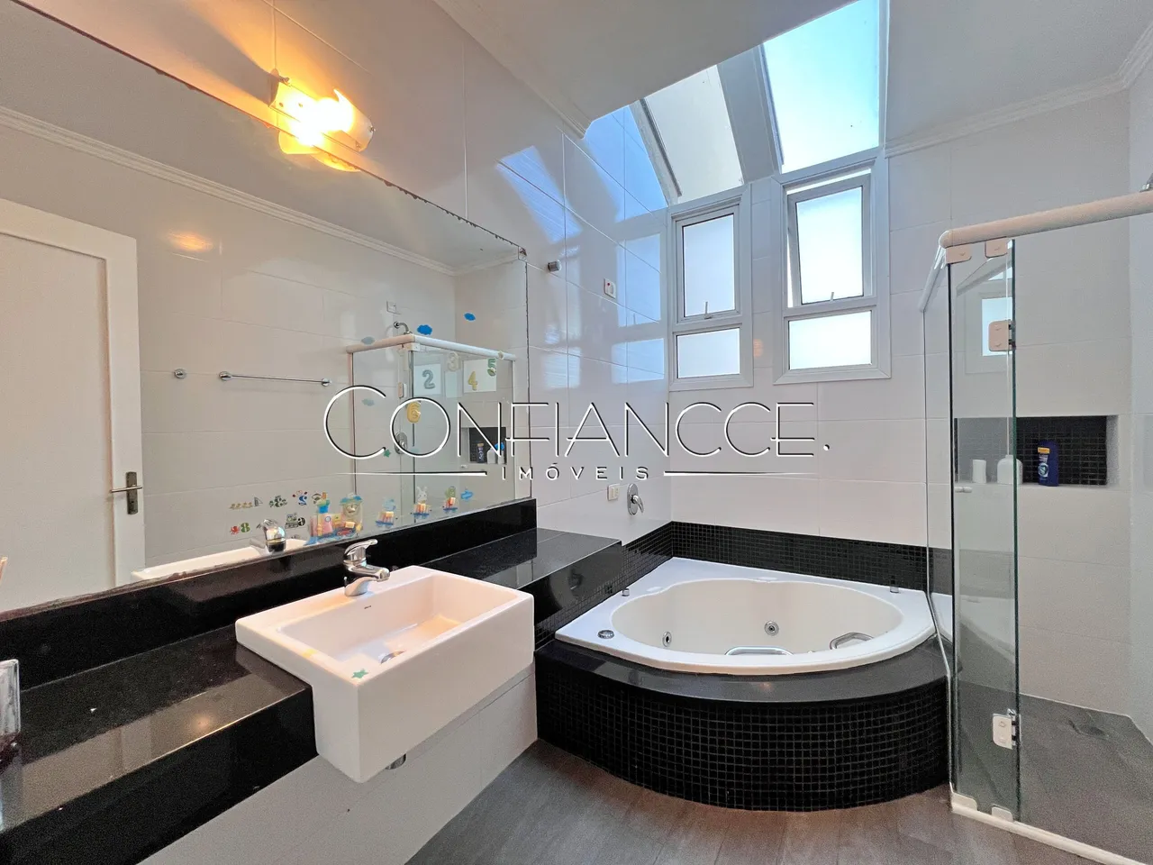 Casa em condomínio com 4 quartos e 6 banheiros — photo 16