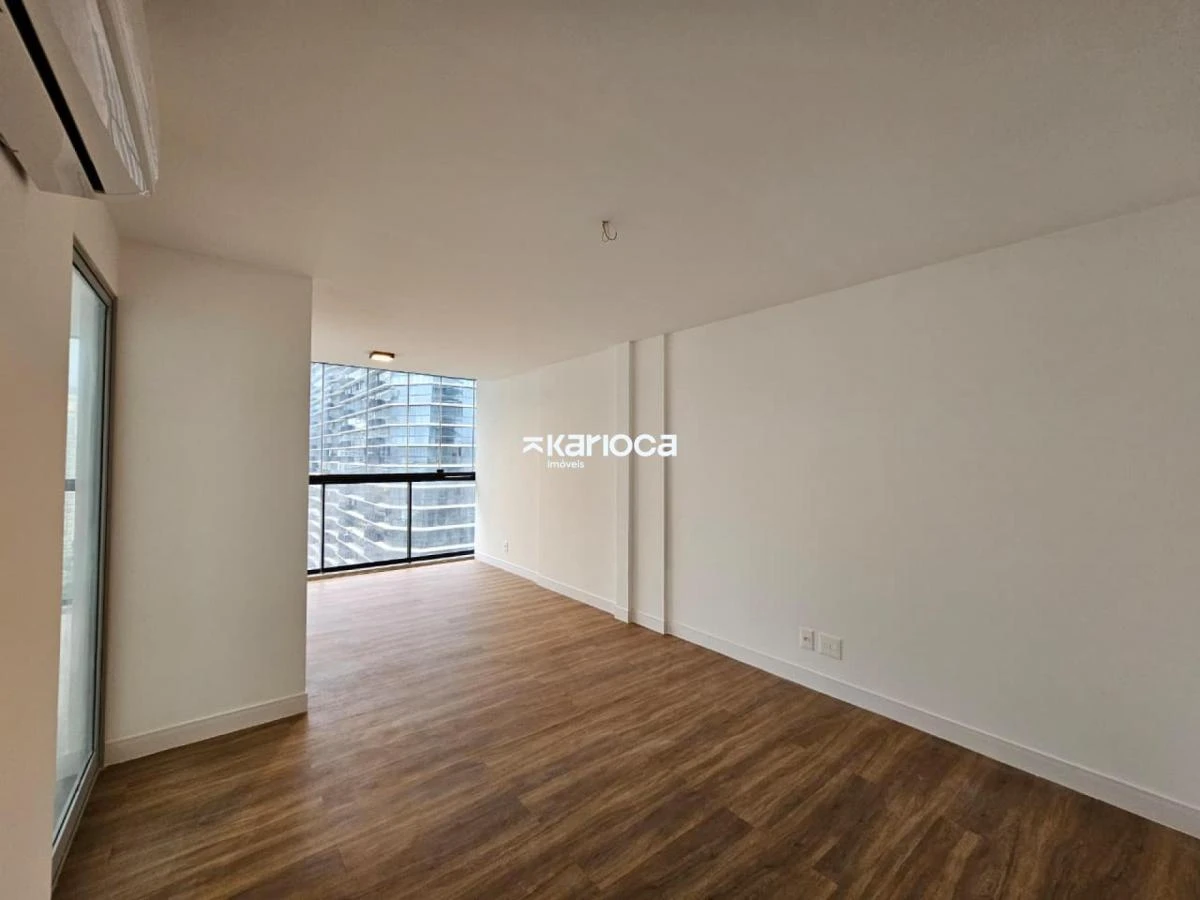 3-bedroom apartment with floor-to-ceiling windows — photo 10