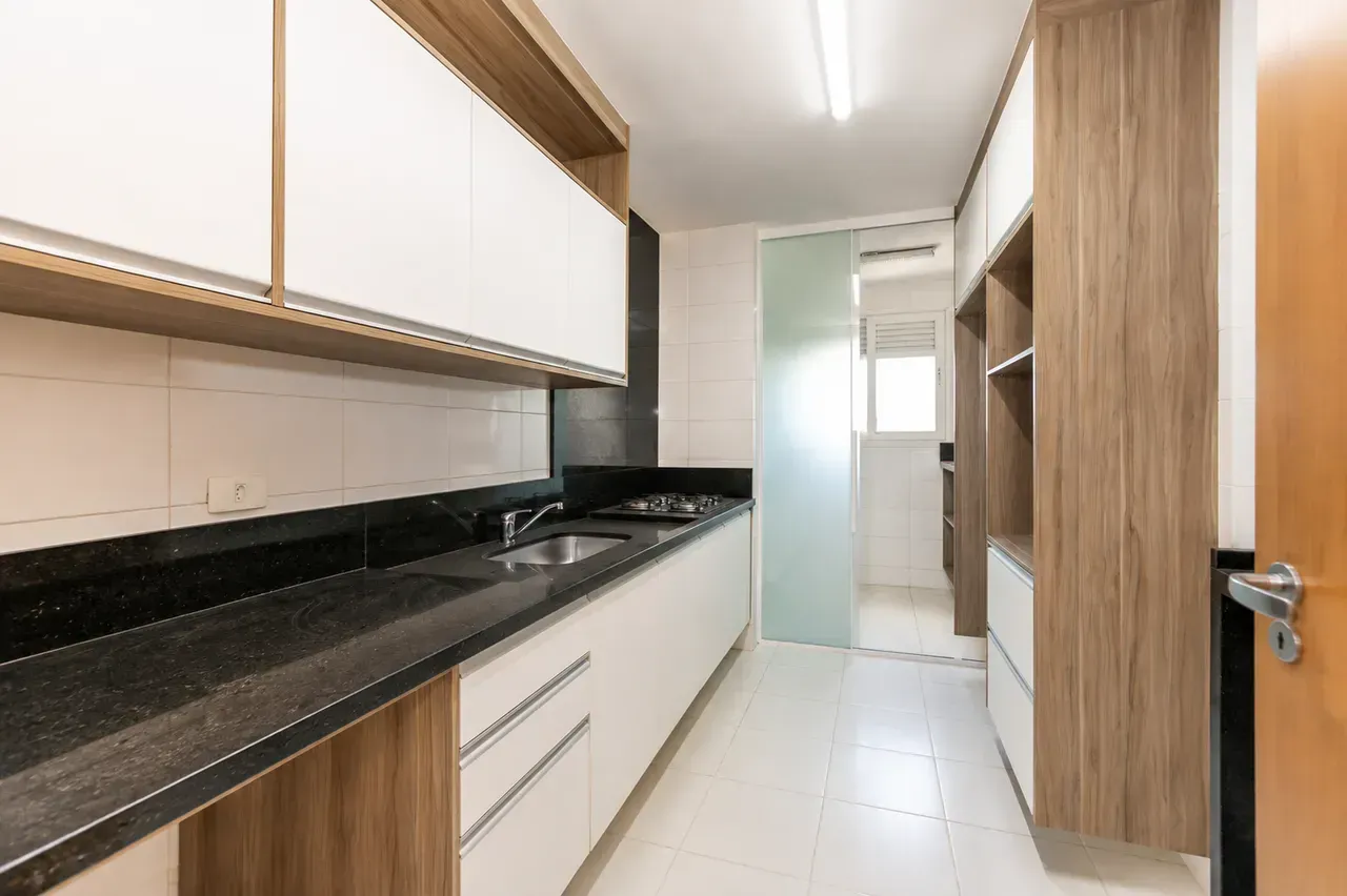 Unfurnished 3-bedroom apartment with 2 bathrooms — photo 9