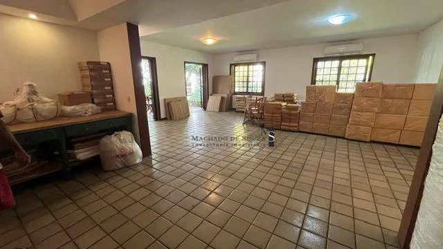 Furnished house, 395 m², with a glass-enclosed balcony — photo 37