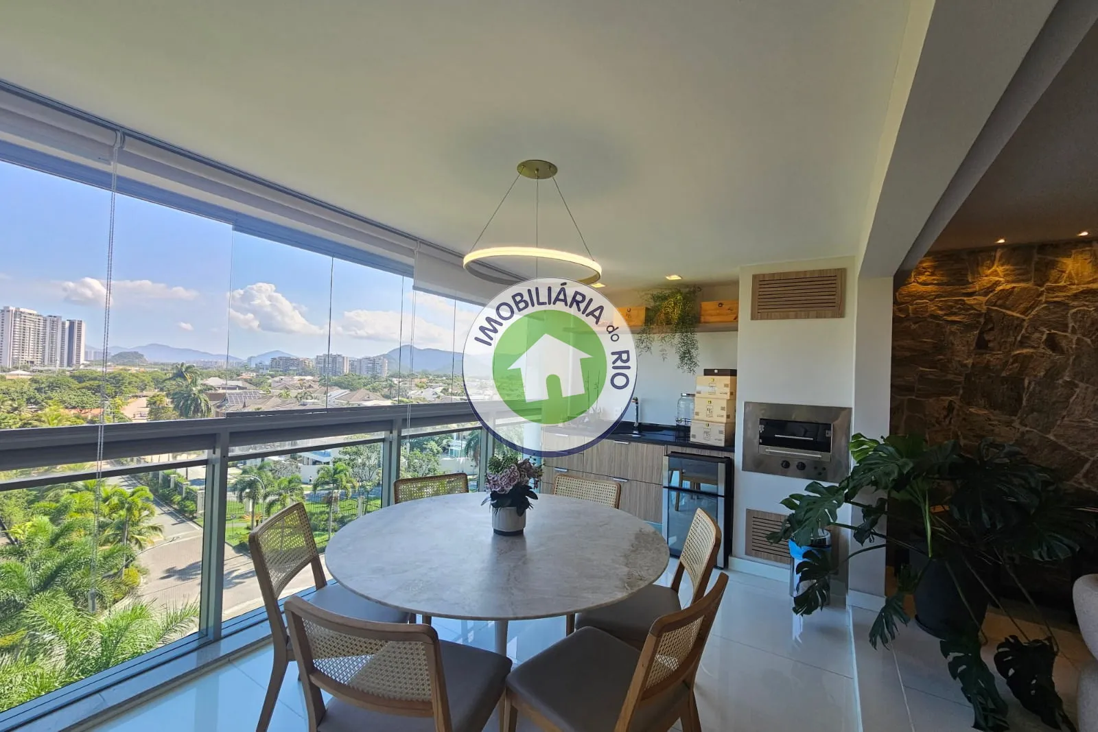 Unfurnished apartment with 4 bedrooms and glass balcony — photo 19