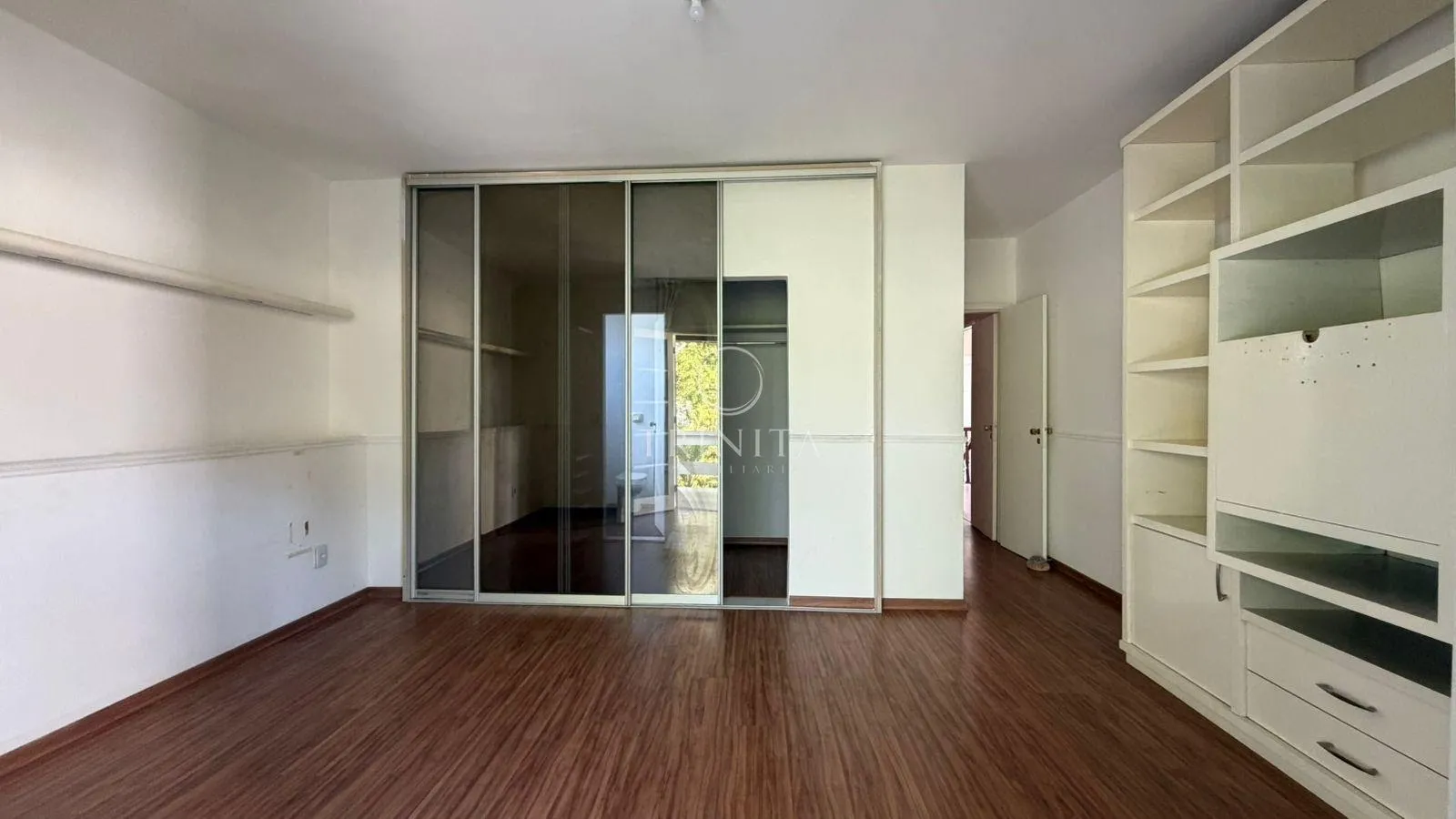 900 m² duplex house with 5 en-suite bedrooms — photo 45