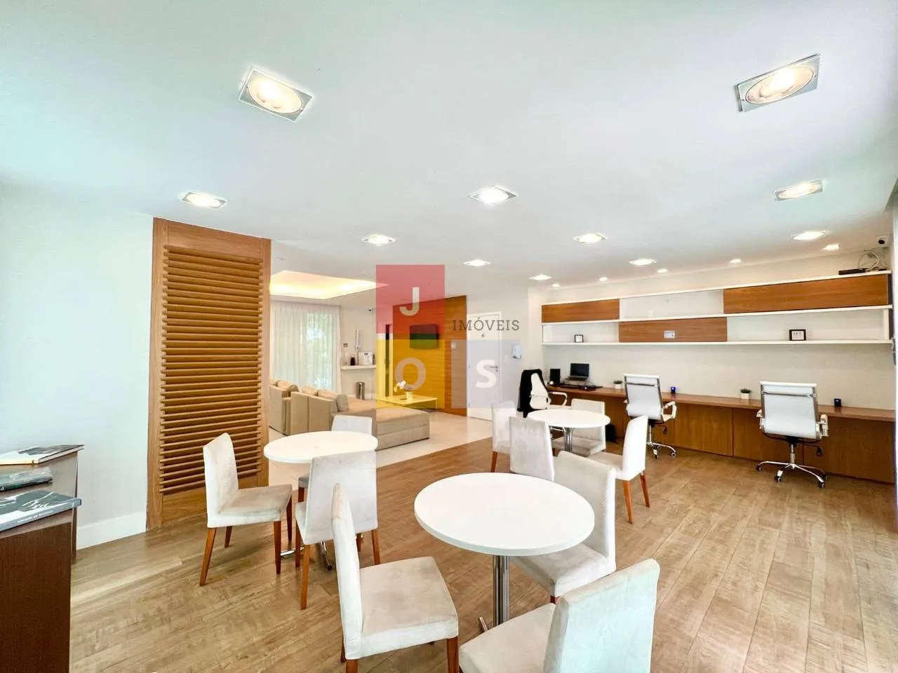 Furnished 4-bedroom suite apartment with 156 m² — photo 109