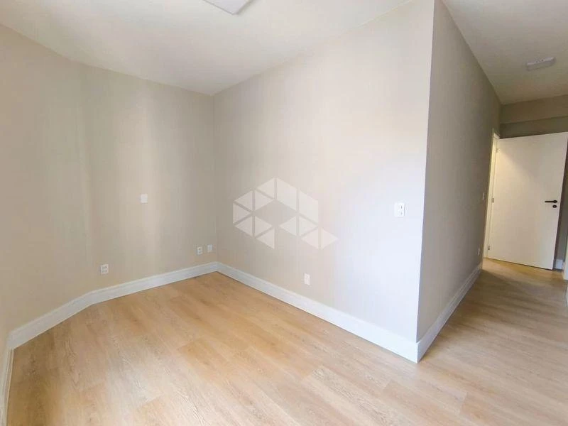 2-bedroom apartment with a water view — photo 16