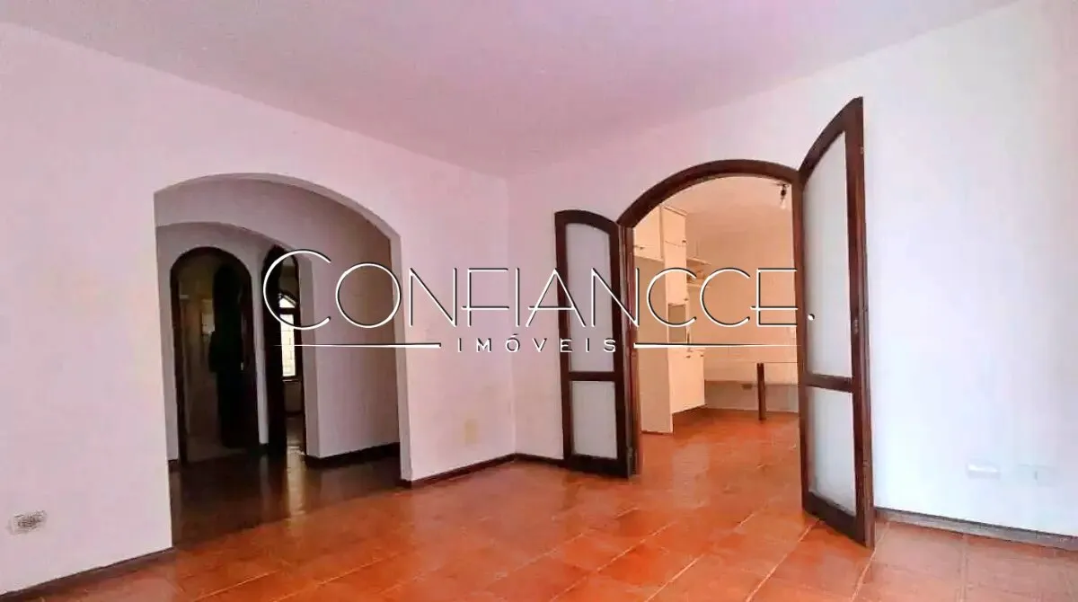 House with 8 bedrooms, 5 baths and 5 parking spots — photo 2
