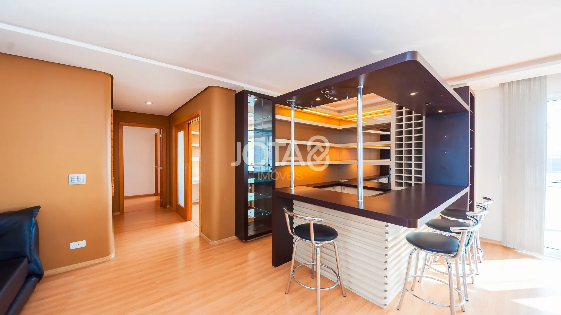3 en-suite bedroom apartment with balcony and 267 m² — photo 7