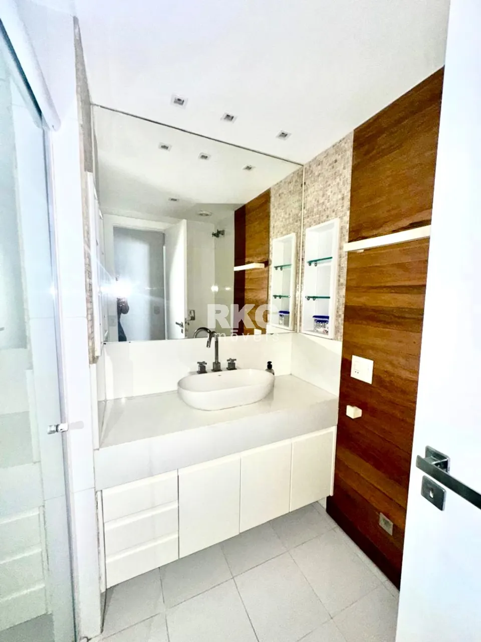 Apartamento mobiliado com 4 quartos e 4 banheiros — photo 2