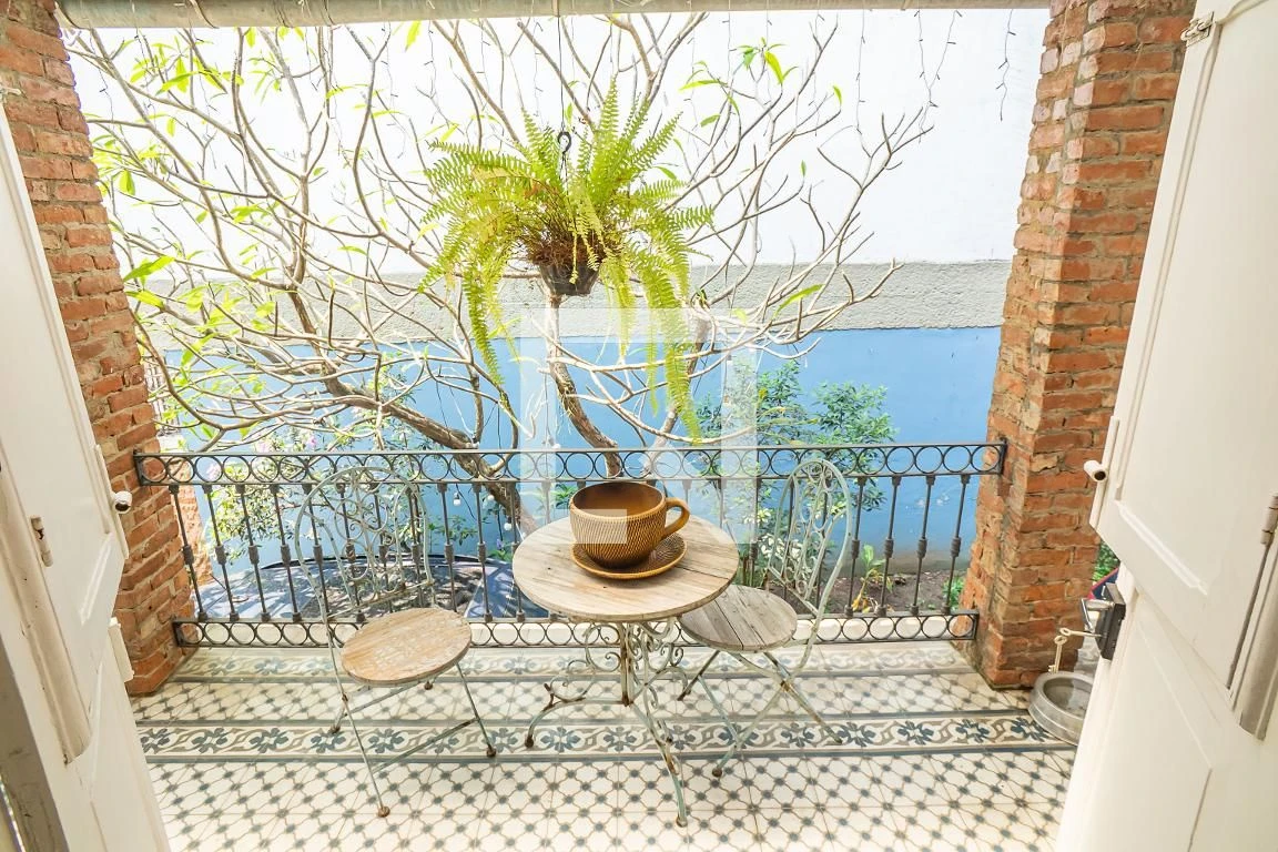 Furnished house, 300 m², with floor-to-ceiling windows — photo 46