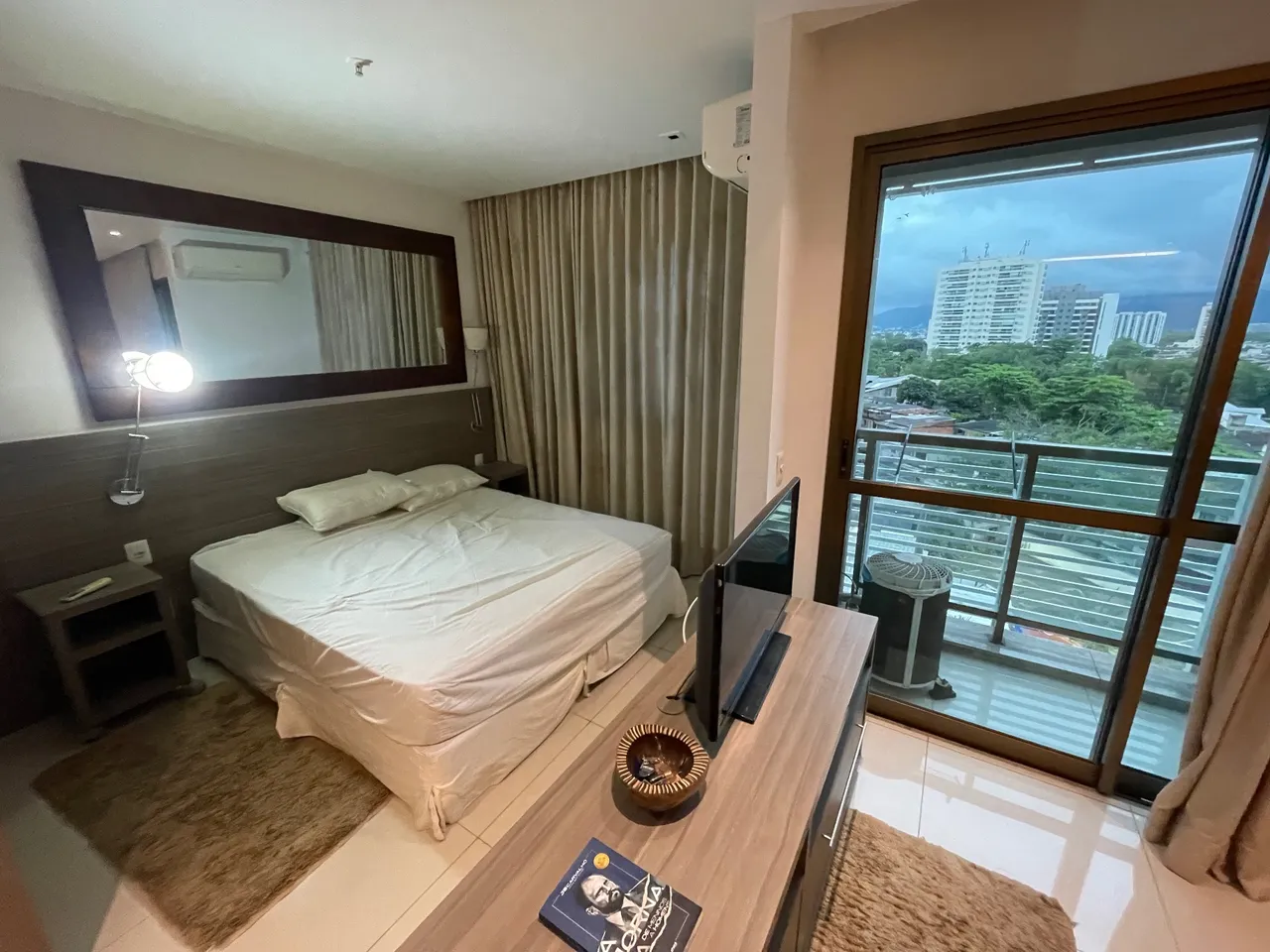 One-bedroom apartment in a building with a gym — photo 7