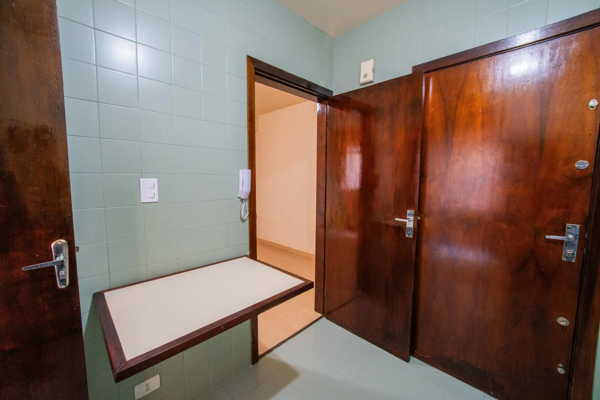 2-bedroom apartment with wood or laminate floors — photo 35