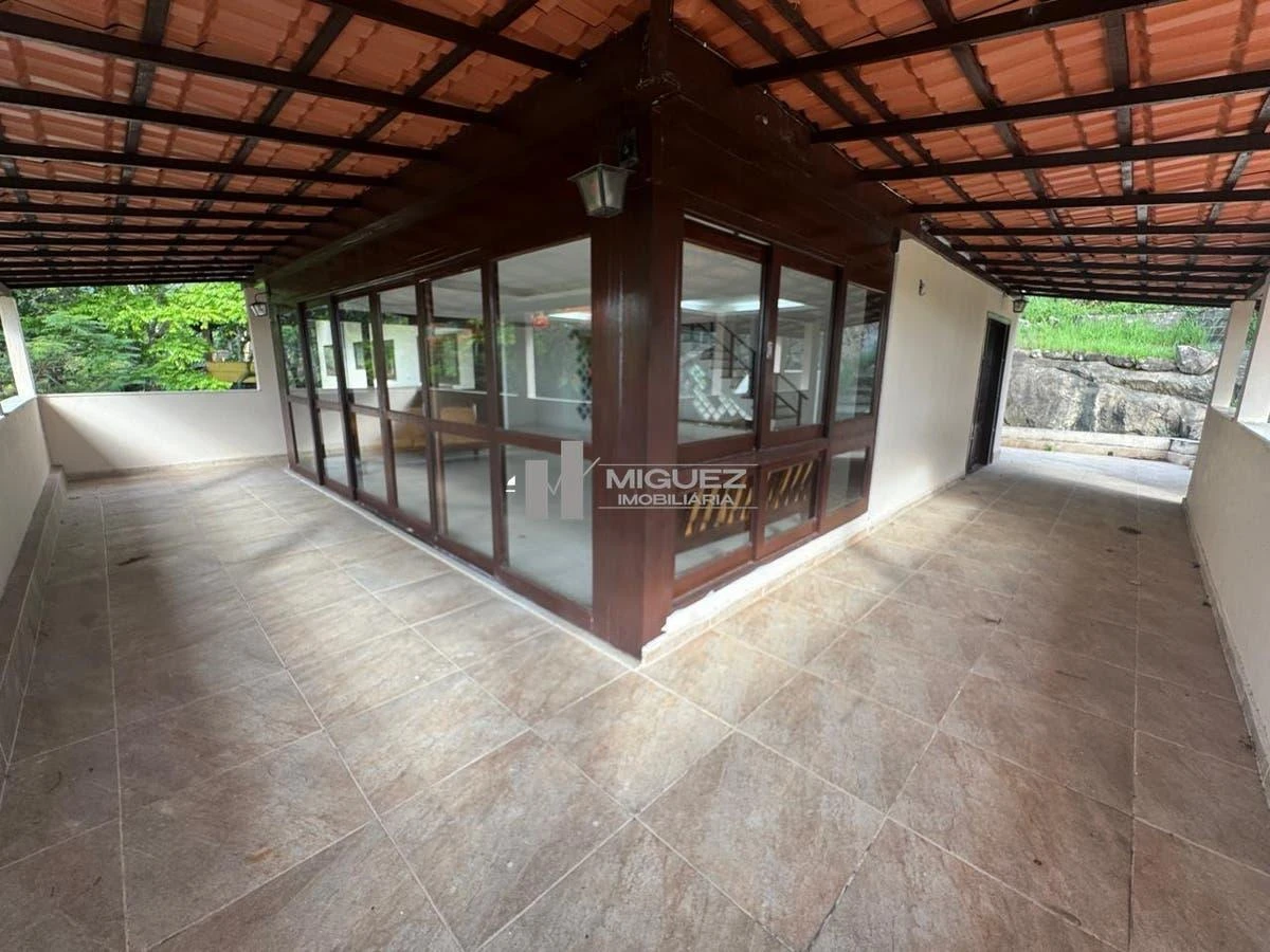 Water view in a 4-bedroom house, 340 m² — photo 27
