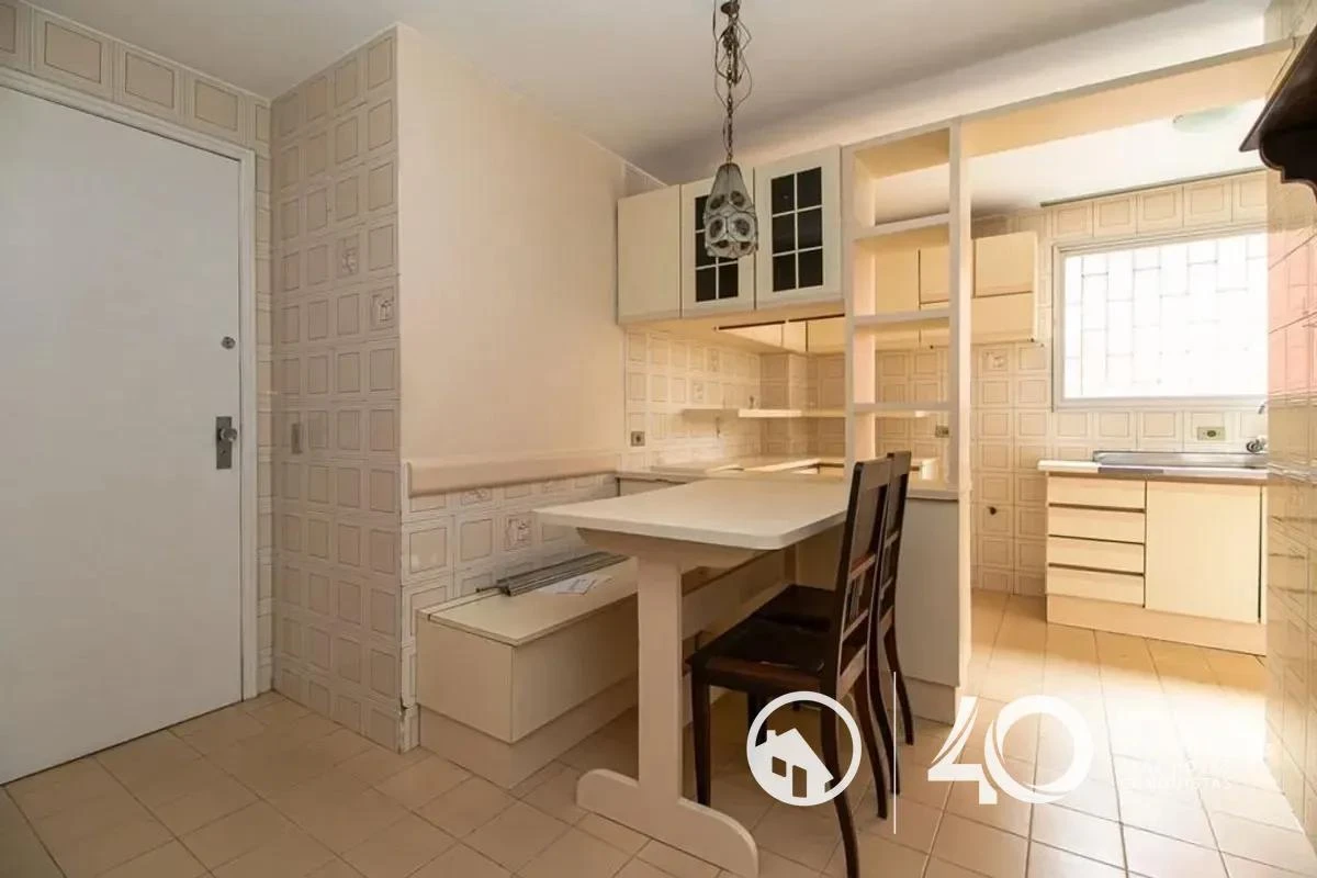 Apartment, 104 m², with wood or laminate floors — photo 2