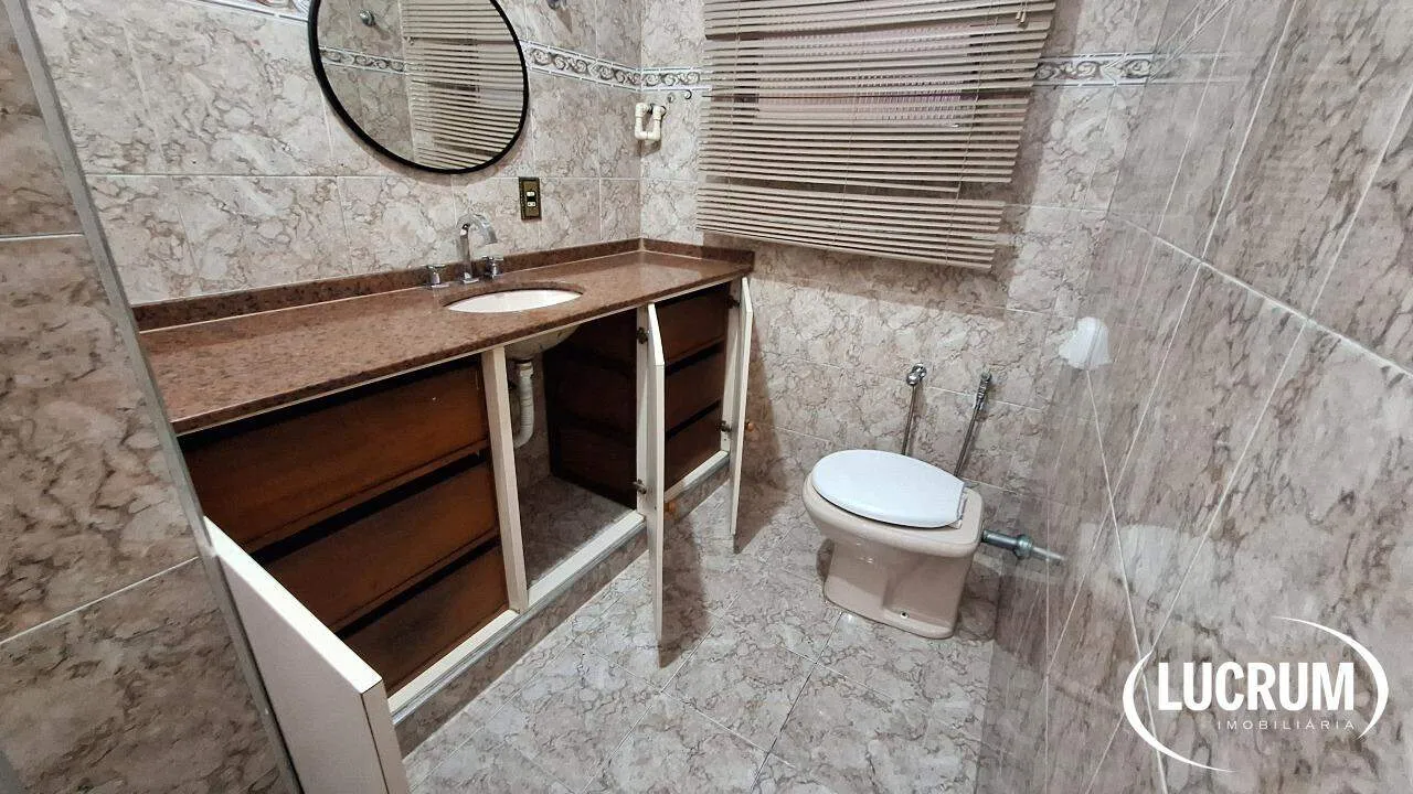 2-bedroom apartment with wood or laminate floors — photo 15