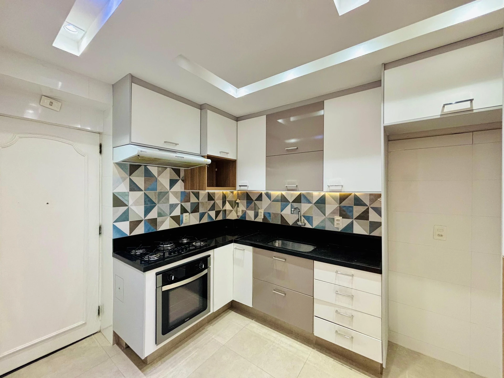 Apartamento com 3 quartos, varanda e cozinha integrada — photo 3