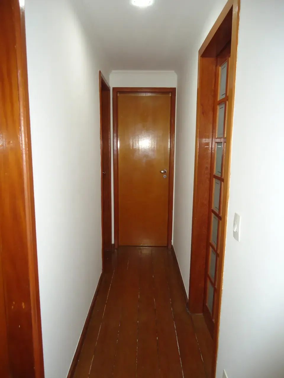 Wood or laminate floors in a 3-bedroom apartment, 107 m² — photo 18