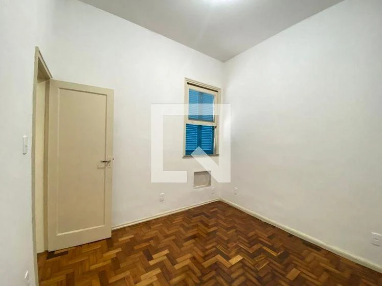 Wood or laminate floors in a one-bedroom apartment, 50 m² — photo 39