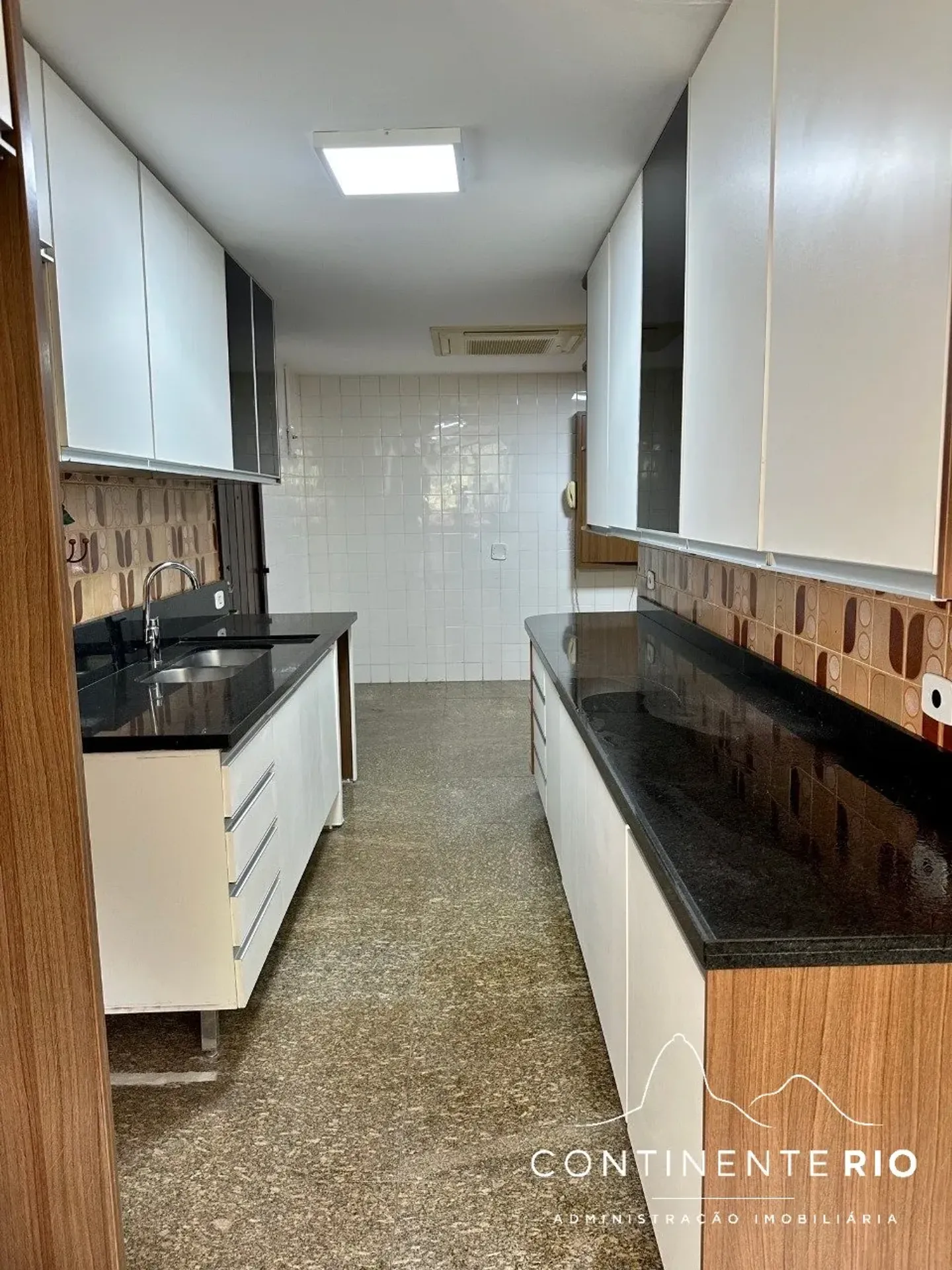 Apartamento con 4 dormitorios y balcón acristalado — photo 27