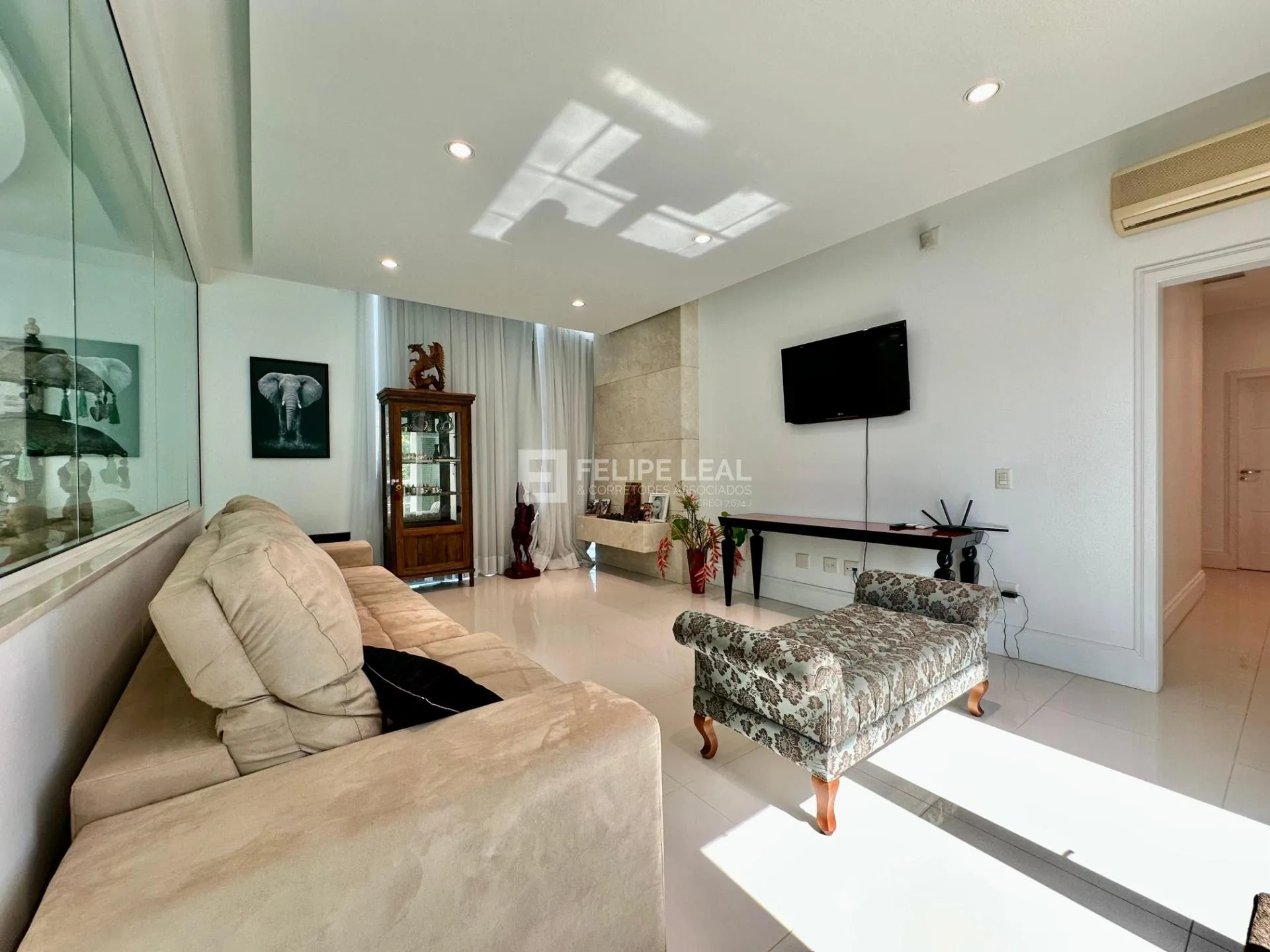 Casa en alquiler con 7 dormitorios y 5 baños, 612 m² — photo 4