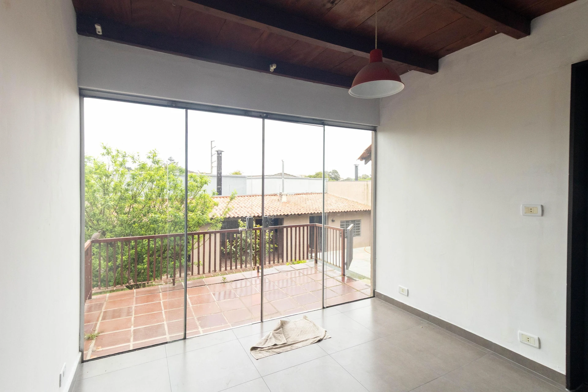 House, 195 m², with floor-to-ceiling windows — photo 49