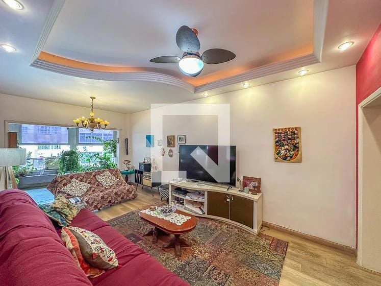 Apartment, 206 m², with a glass-enclosed balcony — photo 2