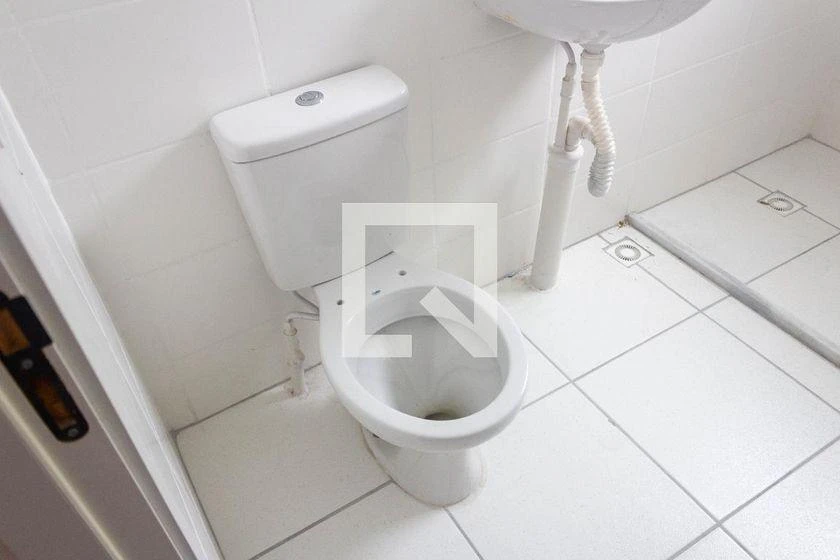 2-bedroom apartment in a building with a gym — photo 9