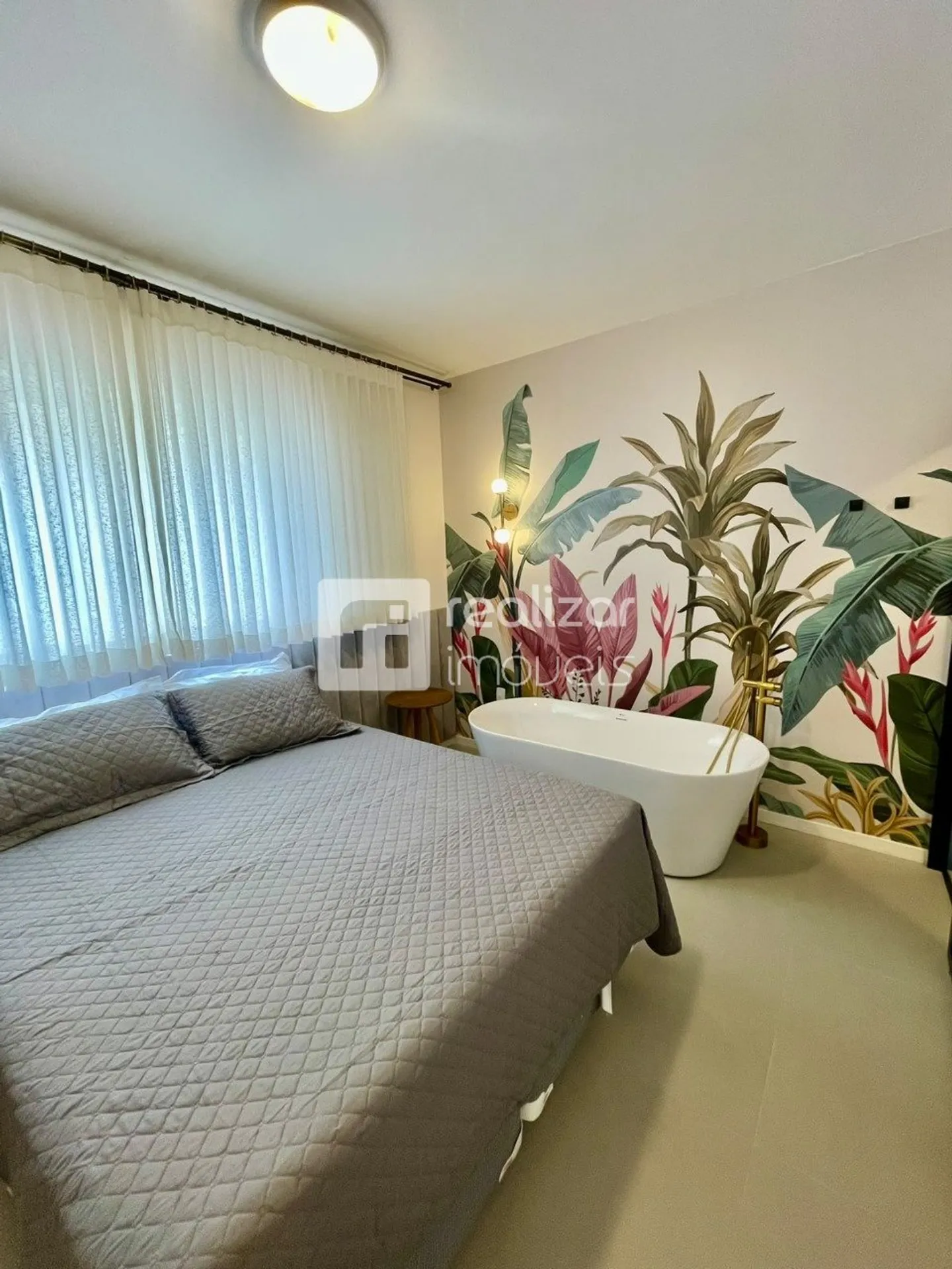 Furnished one-bedroom, 65 m² apartment in Florianópolis — photo 3